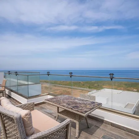 Stunning With Private Pool On Roof Terrace Kyrenia (Northern Cyprus)