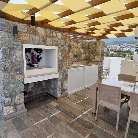 Apartment Stunning With Private Pool On Roof Terrace Kyrenia (Northern Cyprus)